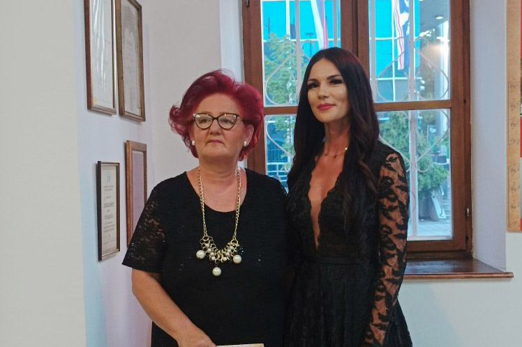 POBJEDNIK DANA Desanka i Jelena Trakilović