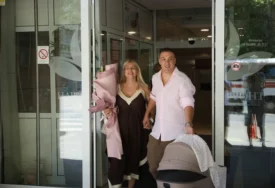 (VIDEO, FOTO) "Sve je proteklo u najboljem redu, bebica je odlično" Dea Đurđević IZAŠLA IZ PORODILIŠTA, otkrila ko je odabrao ime za kćerku