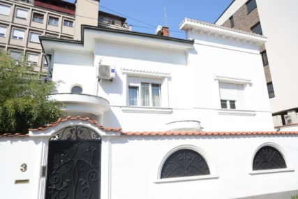 "Ona živi tu" Bračni par ima vilu od 300.000 evra na Avali, otkrili istinu o izdavanju kuće na Dušanovcu