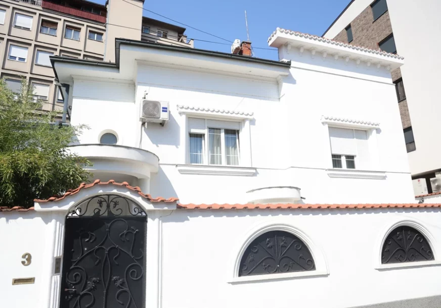 "Ona živi tu" Bračni par ima vilu od 300.000 evra na Avali, otkrili istinu o izdavanju kuće na Dušanovcu