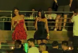  (VIDEO) U kratkoj haljini pokazala duge noge: Đina Džinović đuskala cijelu noć u separeu na nastupu Aleksandre Prijović