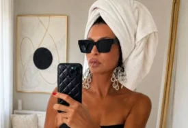 (FOTO) Na glavi peškir, a u ustima čačkalica: Lidija Vukićević pozira u DONJEM VEŠU u hotelskoj sobi