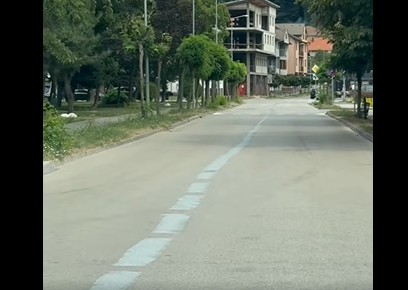 (VIDEO) "Skontala sam, Pikaso je to" Putari iz Lukavca "popravili" krivu liniju na cesti, GRAĐANI OPET U NEVJERICI