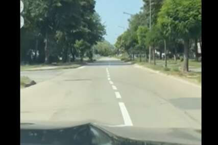 (VIDEO) OVO MOŽE SAMO U BiH Pogledajte šta su "stručnjaci" napravili na cesti, vozači u nevjerici pitaju "KOJOM STRANOM DA VOZIMO"