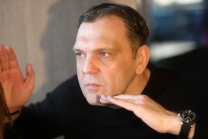 Mina ga predstavila kao ekonomistu: Ovo je prava istina o Kasperovom obrazovanju