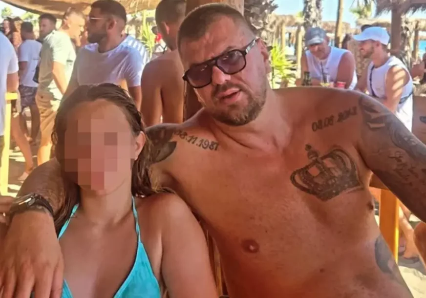 (VIDEO) IZAZVAO BIJES JAVNOSTI Janjuš objavio snimak kako njegova 13-godišnja kćerka vozi automobil, pratioci traže reakciju policije