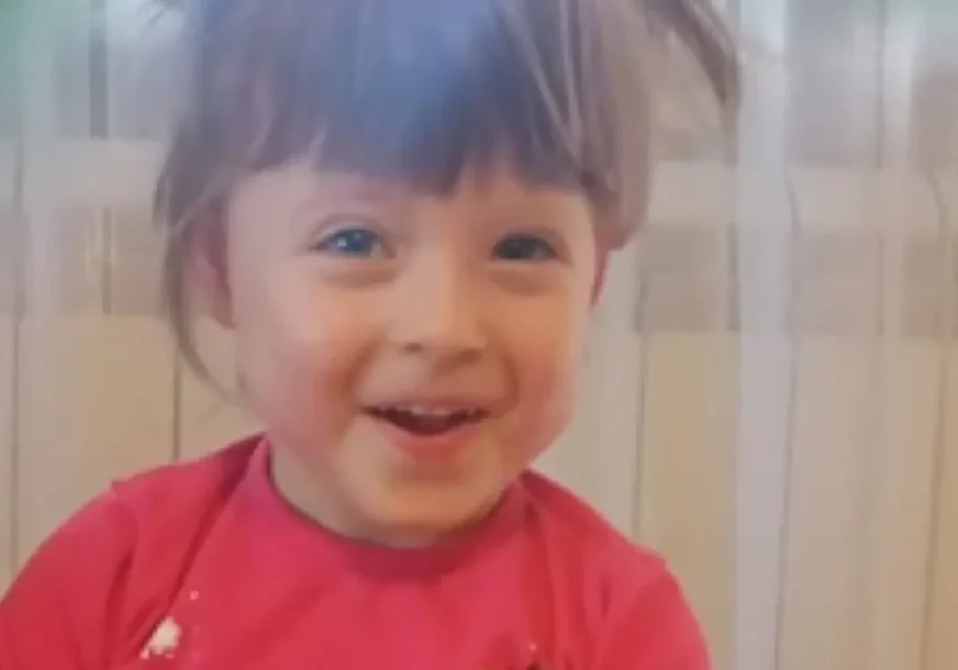 (FOTO) JEDINA PREŽIVJELA OD TROJKI Dječak u Novoj Pazovi odlučio da proda svoje "blago" kako bi mala Mila (8) pobjedila u SVOJOJ BORBI