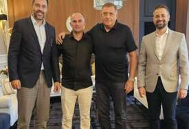 (VIDEO) Transfer pred izbore: Načelnik Čajniča prešao u SNSD