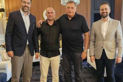 (VIDEO) Transfer pred izbore: Načelnik Čajniča prešao u SNSD