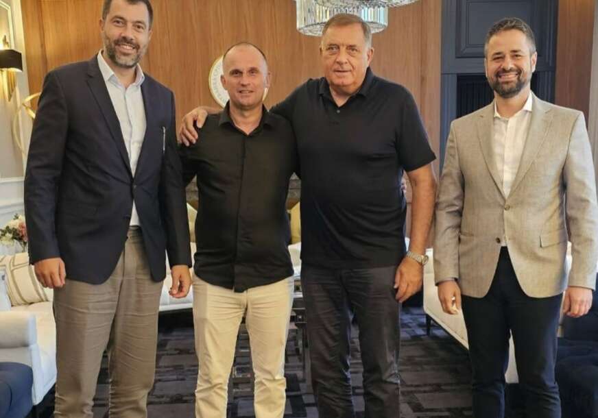 (VIDEO) Transfer pred izbore: Načelnik Čajniča prešao u SNSD