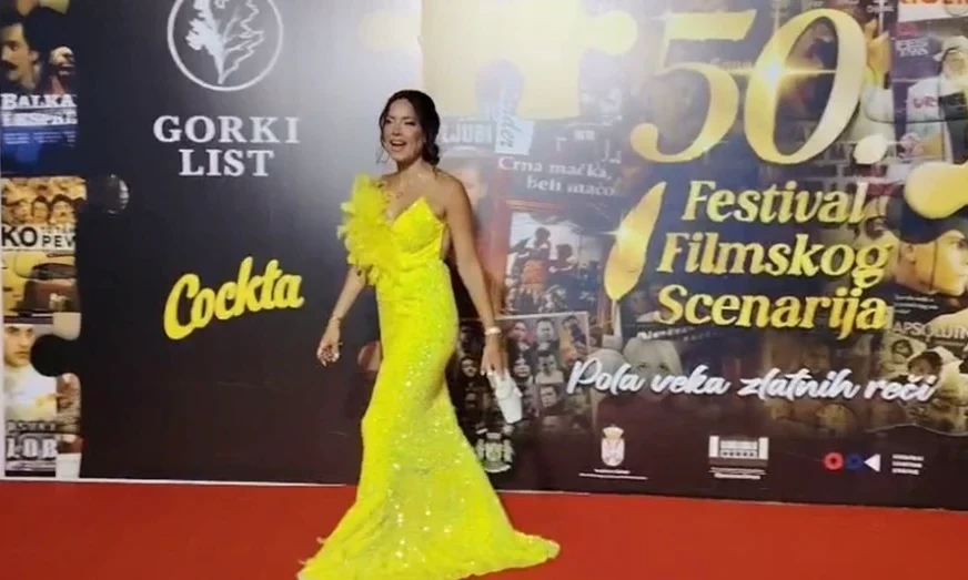 (VIDEO) Mirka Vasiljević privukla sve poglede: U drečavo žutoj, dekoltiranoj haljini zablistala na crvenom tepihu