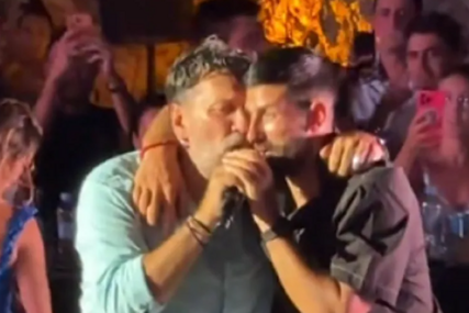 (VIDEO) POPEO SE NA BINU, PA ZAPJEVAO Novak Đoković po ko zna koji put oduševio javnost, ljetovanje u Crnoj Gori se pretvorilo u provod za pamćenje