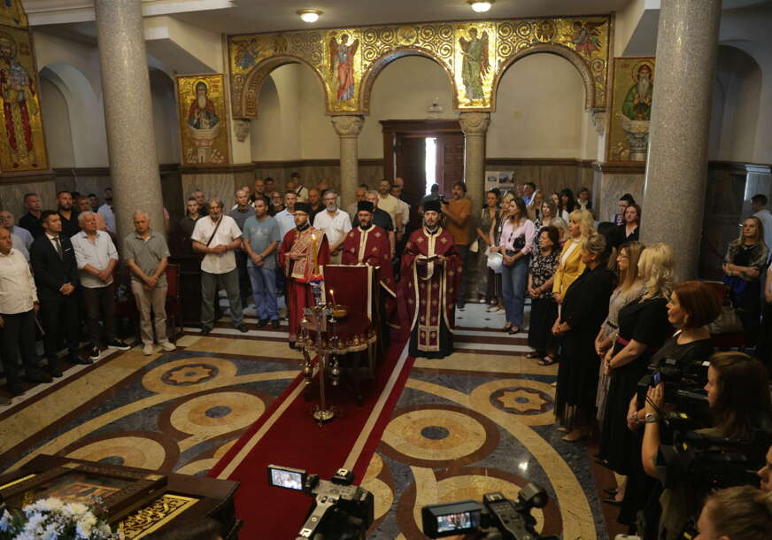 Parastos, Oluja, Hram Hrista Spasitelja