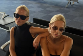 KOJA JE KOJA? Nataša Bekvalac pozirala sa sestrom na aerodromu, pokazale zanosne stajlinge