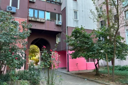 (VIDE, FOTO) U zgradu ne može da se uđe zbog kiseline: Muk ispred stana u kom je BRAT ZVJERSKI UBIO SESTRU, pa presudio sebI