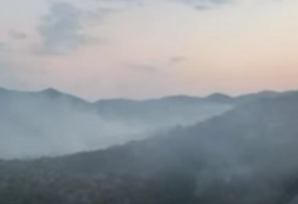(VIDEO) HEROJSKA BORBA SA VATROM MUP RS objavio snimak požara kod Trebinja iz helikoptera