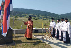 (FOTO) U izbjegličkoj koloni stradali djeca, trudnice, stari ljudi: Obilježavanje 31 godine od zločina nad Srbima na Petrovačkoj cesti