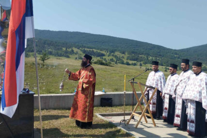 (FOTO) U izbjegličkoj koloni stradali djeca, trudnice, stari ljudi: Obilježavanje 31 godine od zločina nad Srbima na Petrovačkoj cesti