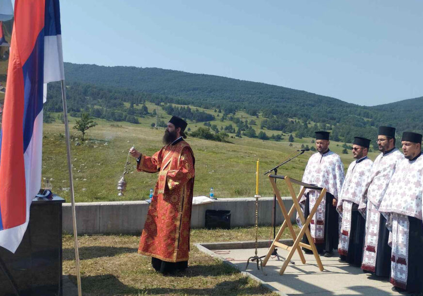 (FOTO) U izbjegličkoj koloni stradali djeca, trudnice, stari ljudi: Obilježavanje 31 godine od zločina nad Srbima na Petrovačkoj cesti