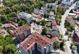 (FOTO) "Ulica metar od ulaza, manje parkinga i 6 zgrada sa 7 spratova" Stanari protiv novog plana, objašnjavaju ŠTA SE SPREMA u dijelu Rosulja