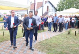 (FOTO) "Naša moralna obaveza je da čuvamo uspomenu na heroje" Delegacija SPS prisustvovala obilježavanju 34. godišnjice odbrane Gradiške