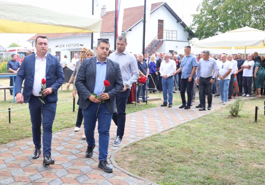 (FOTO) "Naša moralna obaveza je da čuvamo uspomenu na heroje" Delegacija SPS prisustvovala obilježavanju 34. godišnjice odbrane Gradiške