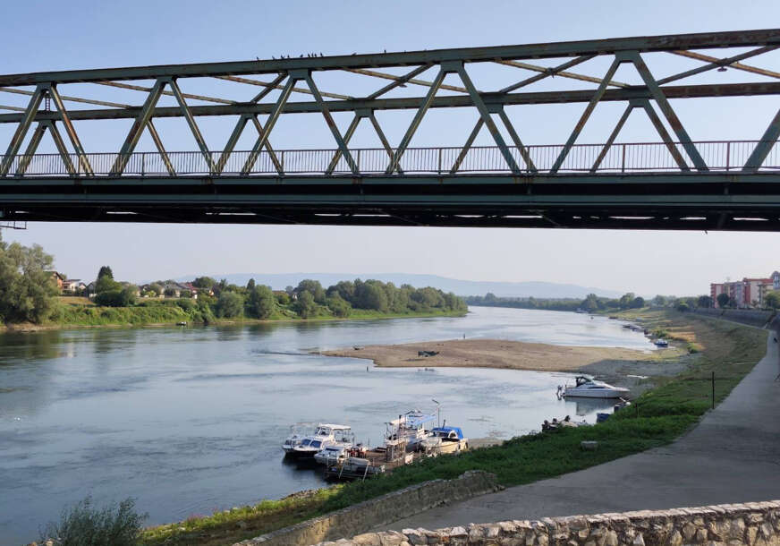 (FOTO) SAVA BLIZU ISTORIJSKOG MINIMUMA Zbog suše vodostaj rekordno nizak, ali je vodosnabdijevanje uredno