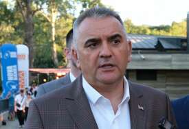 OKUPLJENO VIŠE OD 100 IZLAGAČA Minić otvorio Festival domaćih proizvoda u Banjaluci