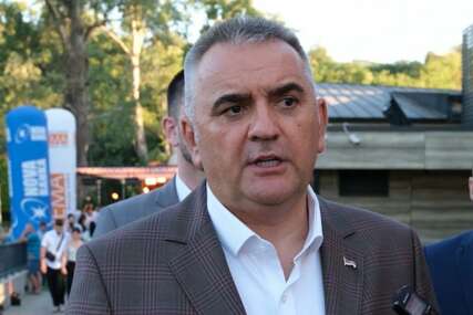 OKUPLJENO VIŠE OD 100 IZLAGAČA Minić otvorio Festival domaćih proizvoda u Banjaluci