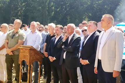 (FOTO) Sabor boraca "Mi znamo zašto!" u Han Pijesku: Minić pozvao na slogu i jedinstvo Srba