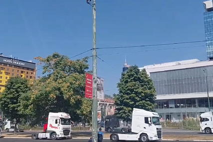 (VIDEO) Buka sirena odjekuje Sarajevom: Protest vozača sa Zapadnog Balkana zbog ograničenja boravka u Šengenskoj zoni