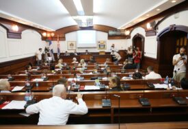 JEDAN RAČUN, GOMILA PITANJA I NEGODOVANJA Zašto je objedinjena naplata računa izazvala žustru raspravu odbornika