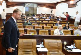 (VIDEO) "Kao da smo SUMANUTI" Odbornik Igor Mandić tvrdi da je kredit od 18 miliona KM za još jedno šetalište besmislica