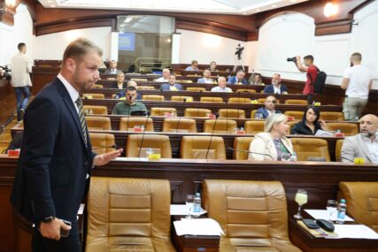 (VIDEO) "Kao da smo SUMANUTI" Odbornik Igor Mandić tvrdi da je kredit od 18 miliona KM za još jedno šetalište besmislica