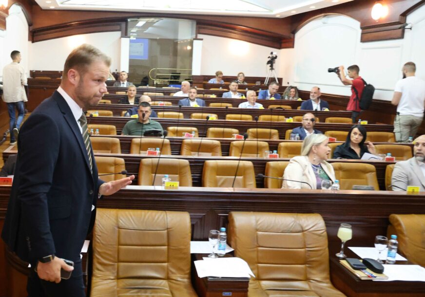 (VIDEO) "Kao da smo SUMANUTI" Odbornik Igor Mandić tvrdi da je kredit od 18 miliona KM za još jedno šetalište besmislica