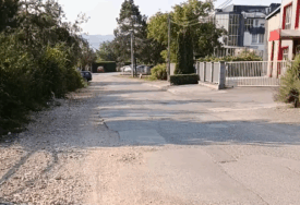 (VIDEO) "Mještani na ivici strpljenja" Iz banjalučkog SNSD tvrde da se u OVOJ ulici svakodnevno dešavaju saobraćajne nesreće