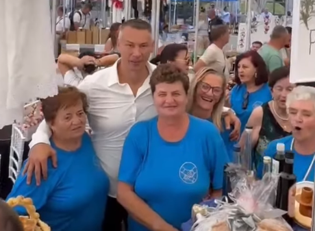 (VIDEO) "Uz dobre ljude i još bolje druženje" Nešić na Sajmu šljive, voćnih rakija i meda u Ugljeviku