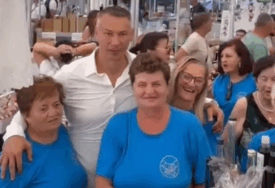 (VIDEO) "Uz dobre ljude i još bolje druženje" Nešić na Sajmu šljive, voćnih rakija i meda u Ugljeviku