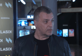 (VIDEO) "Što ste vi lijepa žena" Pjevač Đule uputio voditeljki NIZ KOMPLIMENATA usred intervjua