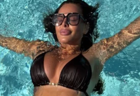 (FOTO) SUNČANJE NA BRODU, PA OPASAN BIKINI Bivša žena Ace Lukasa i Željka Šašića objavom pokrenula buru na mrežama
