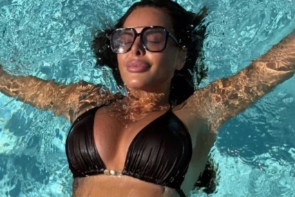 (FOTO) SUNČANJE NA BRODU, PA OPASAN BIKINI Bivša žena Ace Lukasa i Željka Šašića objavom pokrenula buru na mrežama