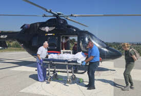 Još jedan uspješan medicinski transport: Djevojka (17) povrijeđena u saobraćajnoj nesreći u Foči, helikopterom prevezena u Banjaluku