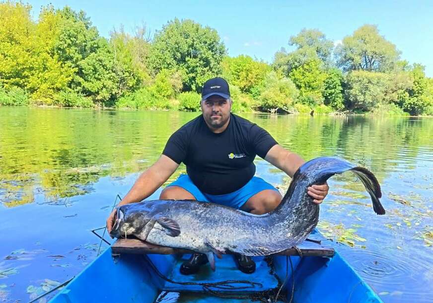 Borba sa ribom trajala nekoliko minuta: Renato u rijeci Uni upecao soma teškog 42 KILOGRAMA