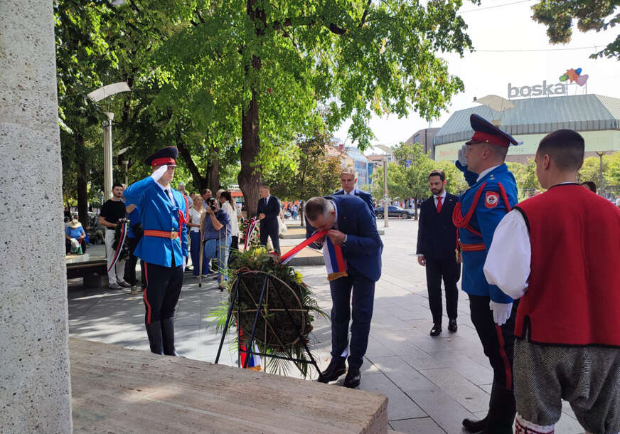 (VIDEO) Minić, Golubović i Romić položili vijenac na spomenik Petru Kočiću: Počeo "61. Kočićev zbor", jedna od najznačajnijih kulturnih manifestacija Srpske