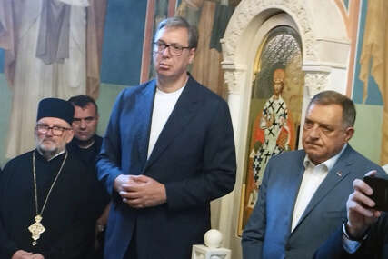 (FOTO) VUČIĆ STIGAO U MANASTIR RMANJ Predsjednika Srbije dočekali zvaničnici Srpske i episkop Sergije