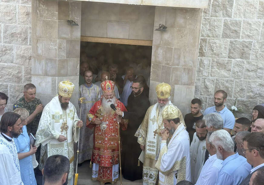 (FOTO) "Treba da se ponosimo njima" Mitropolit Hrizostom istakao da su prebilovački mučenici zasijali kao svjetlost vaskrslog života
