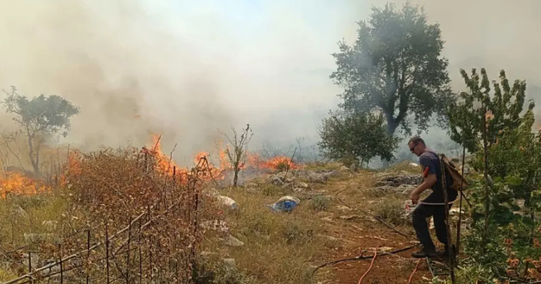 TREBINJCI U PRVIM REDOVIMA ODBRANE 10 vatrogasaca cijelu noć gasilo požar koji prijeti kućama