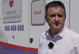 (VIDEO, FOTO) Ne odmara ni subotom: Pogledajte gdje Vlado Đajić danas PREGLEDA PACIJENTE i na šta upozorava građane Srpske