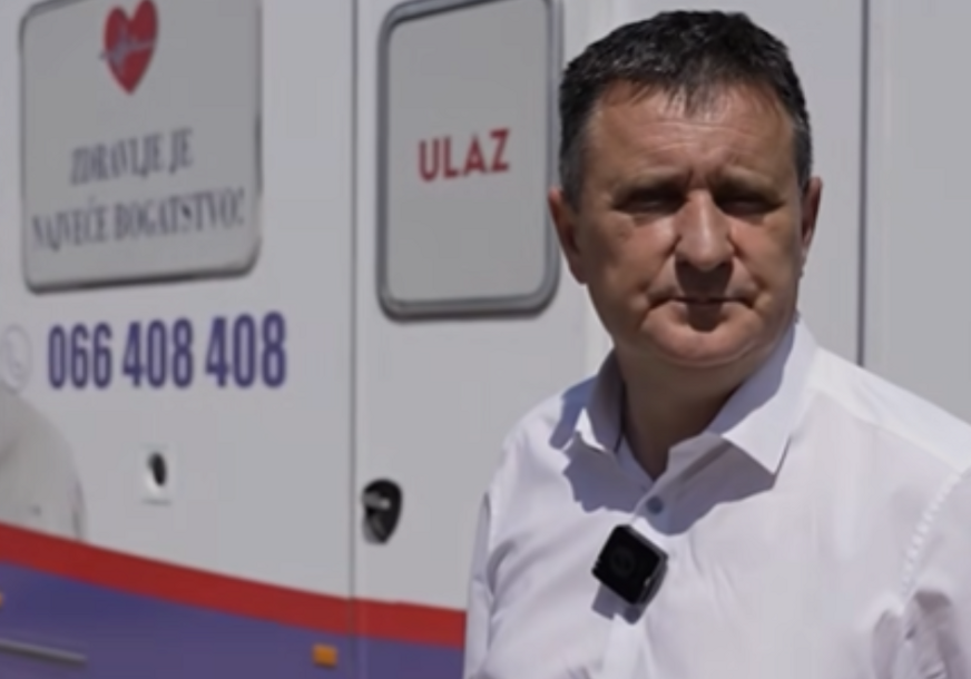 (VIDEO, FOTO) Ne odmara ni subotom: Pogledajte gdje Vlado Đajić danas PREGLEDA PACIJENTE i na šta upozorava građane Srpske
