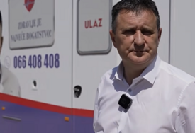 (VIDEO, FOTO) Ne odmara ni subotom: Pogledajte gdje Vlado Đajić danas PREGLEDA PACIJENTE i na šta upozorava građane Srpske
